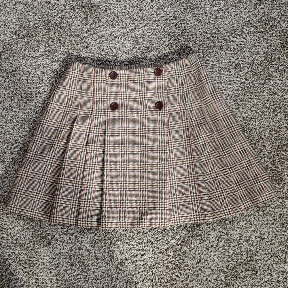 Adorable Limited pleated plaid skirt